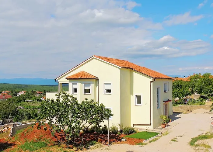 Private Accommodation Kirincic